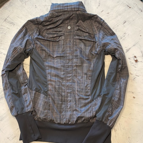 Lululemon Run Back on Track Jacket - Picture 10 of 12